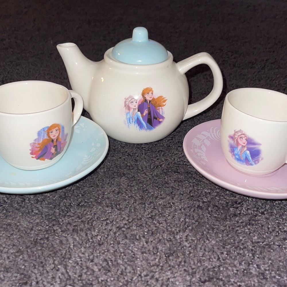 Disney Frozen II Ceramic Tea Set